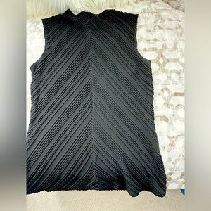 Worth New York Sleeveless Black Viscose Top Size S.   24” long